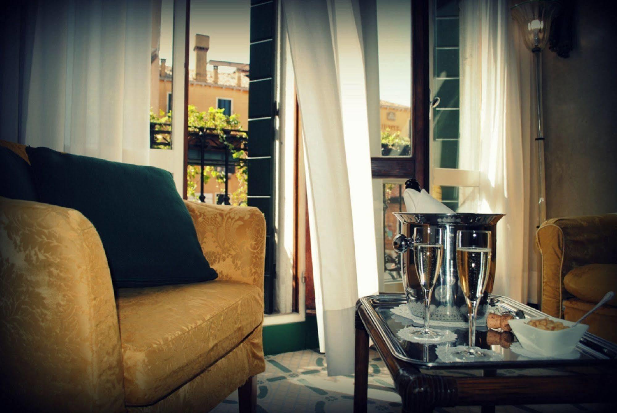 Palazzo Del Giglio Hotell Venedig Exteriör bild